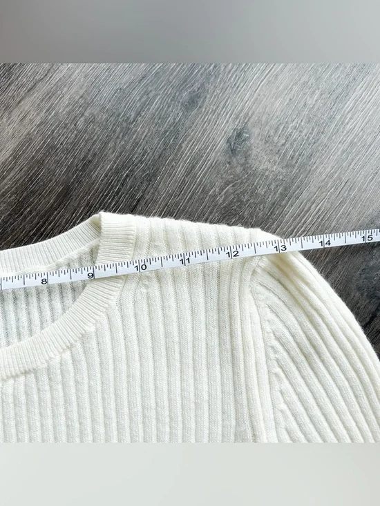 Uniqlo cream merino wool short sleeve sweater - Picture 5 of 11